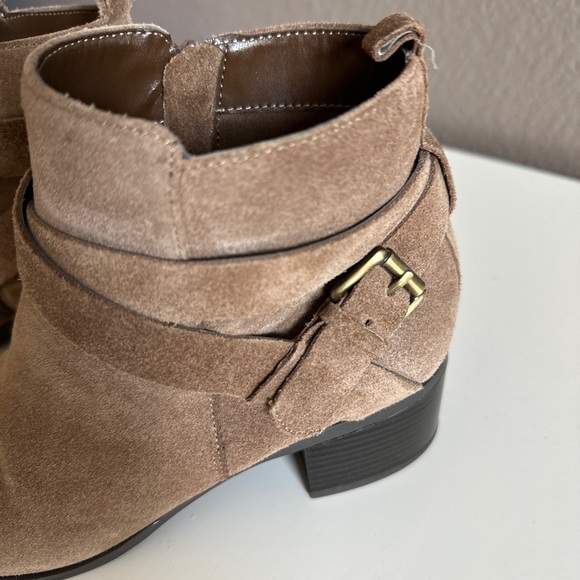 Anne Klein cushioned fall ankle suede leather boots - Picture 2 of 6